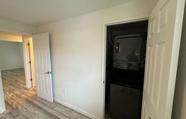 2 beds, 1 bath, 766 sqft, $1,595, Unit 31