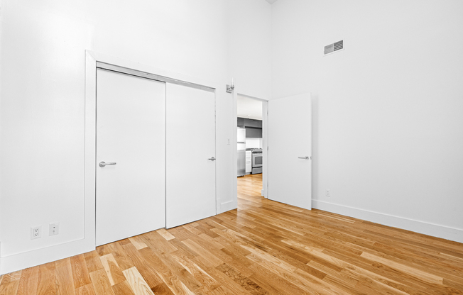 1 bed, 2 baths, $4,000, Unit 4E