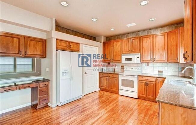 8044 LODI LN