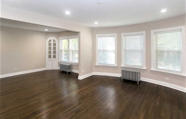 1432 W Farragut Ave