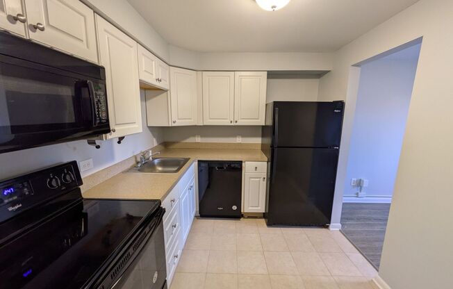 1 bed, 1 bath, 900 sqft, $1,500, Unit B01