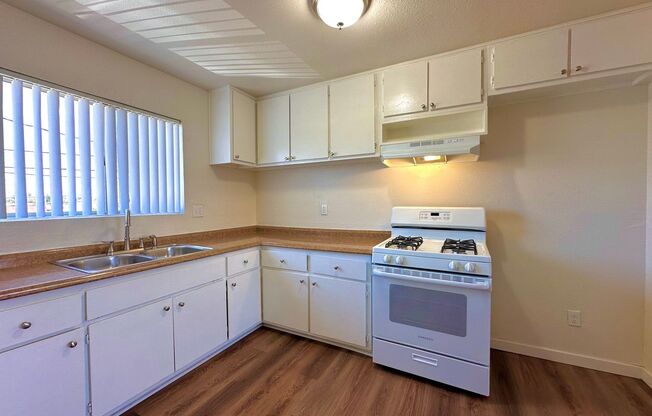 3 beds, 1 bath, 975 sqft, $2,295, Unit 3