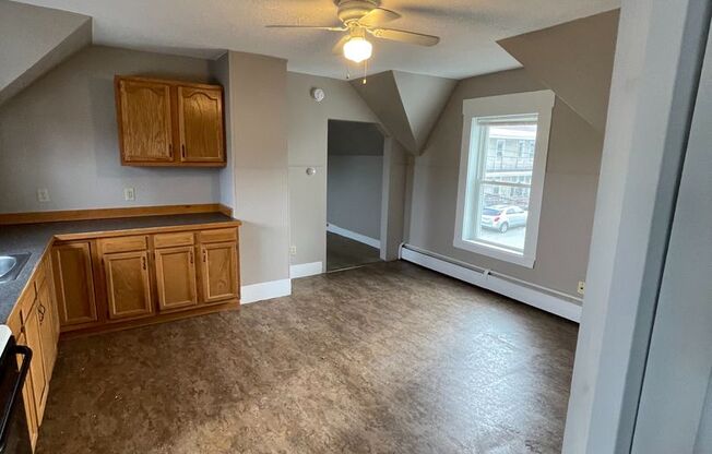 1 bed, 1 bath, $1,300