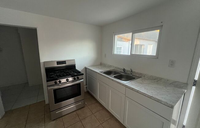 2 beds, 1 bath, 600 sqft, $650, Unit Unit B