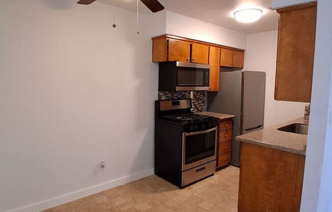 Beautifully Updated 2 Bedroom, 1 Bathroom Condo!