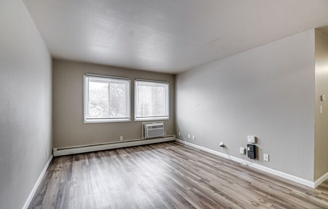 2 beds, 1 bath, 725 sqft, $1,099, Unit 1645-11