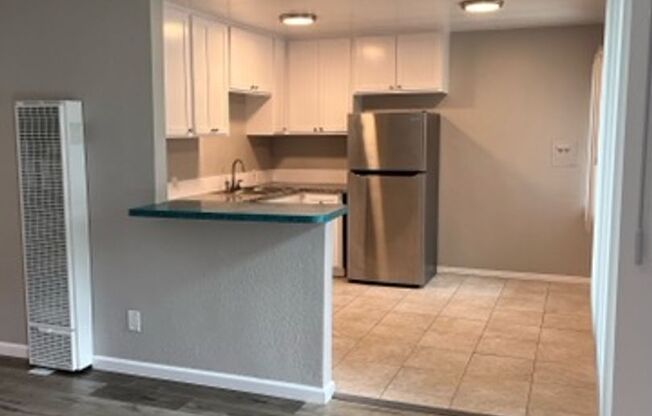 2 beds, 1 bath, 715 sqft, $2,295, Unit 07