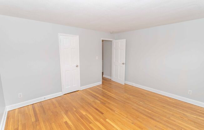 2 beds, 1 bath, $1,695, Unit SQC-227-4