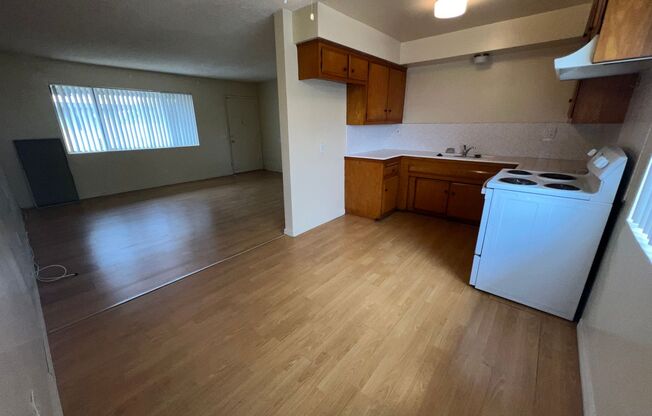 2 beds, 1 bath, 850 sqft, $2,500, Unit 2415