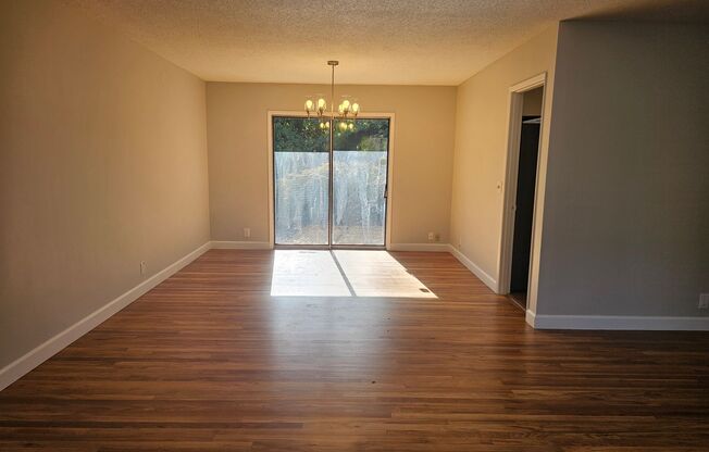 SINGLE LEVEL IN RALEIGH HILLS - REMODELED 3 BEDROOMS, 2 BATHS