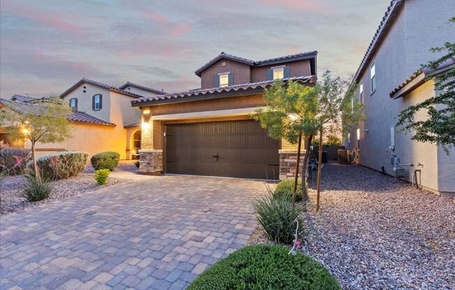 Stunning 4 bedroom, 3 bathroom home with a pool in Henderson!