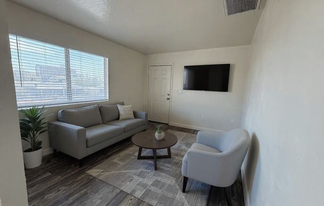 1018 N 22nd Place
