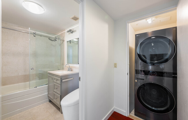 1 bed, 1 bath, 803 sqft, $3,800, Unit 22C