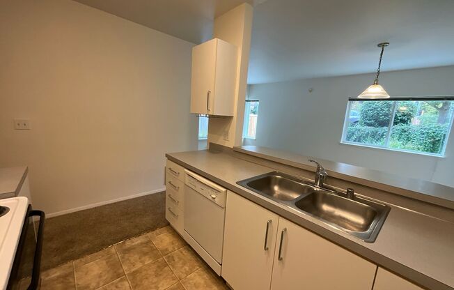 2 beds, 1 bath, 1,200 sqft, $2,800, Unit # 102