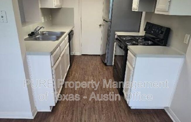 1213 GREGORY LN