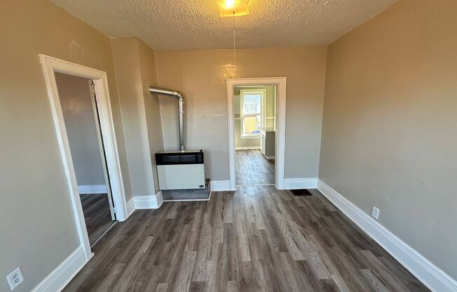 1 bed, 1 bath, $925, Unit 4