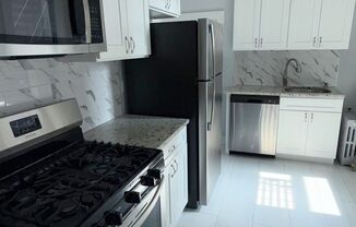 Hill Manor - Renovated Apartments Near Train Station
