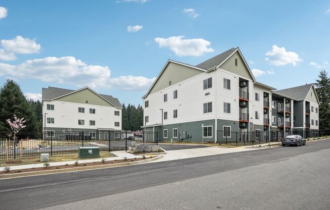3 beds, 2 baths, 1,329 sqft, $2,199, Unit 65