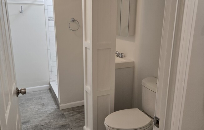 4 beds, 2 baths, $4,900, Unit 101