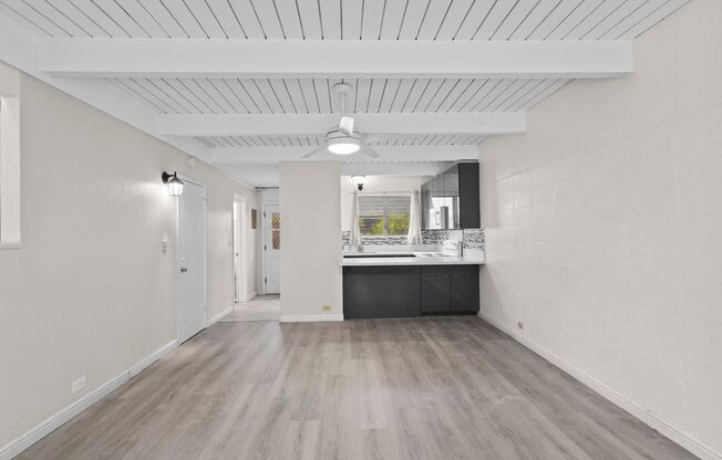 Renovated Tropic Gardens Town House for rent!