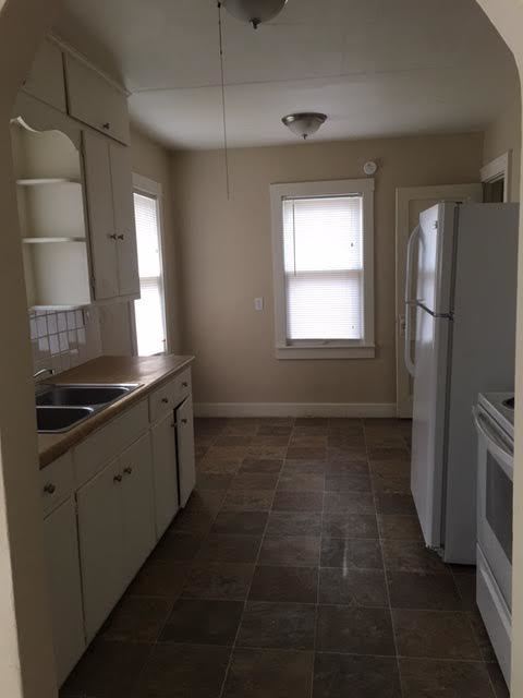 2 beds, 1 bath, $1,045