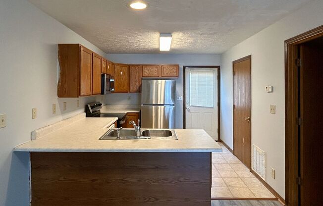 2 beds, 1.5 baths, 994 sqft, $1,040, Unit Apt 14