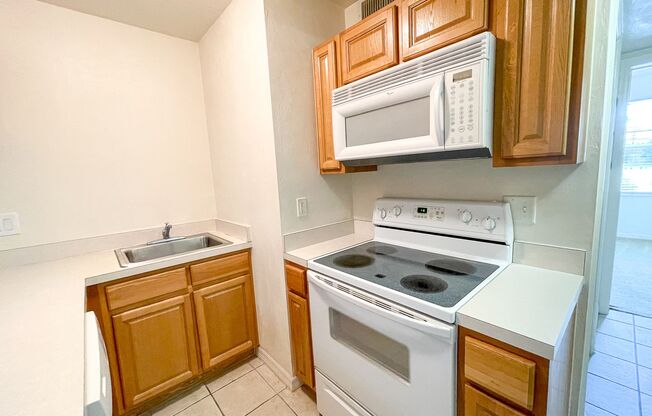 1 bed, 1 bath, $1,300, Unit Unit 208