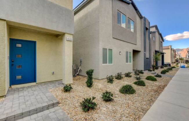 Don't miss this Top Notch 4 Bedroom, Beautiful Home in Aliante!