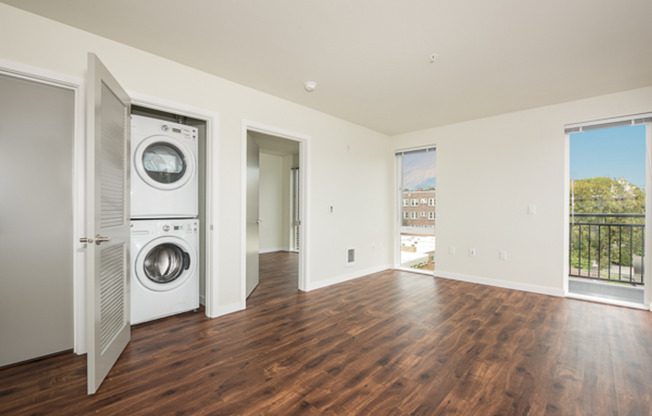 1 bed, 1 bath, 529 sqft, $2,725