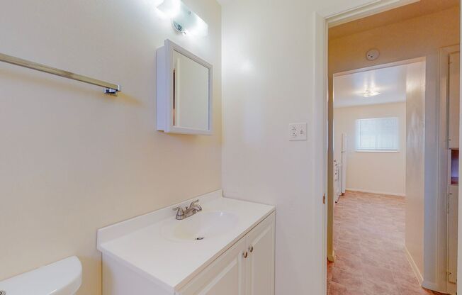 1 bed, 1 bath, 500 sqft, $825, Unit Unit 13