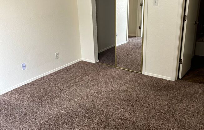 2 beds, 2 baths, 957 sqft, $1,015, Unit 31