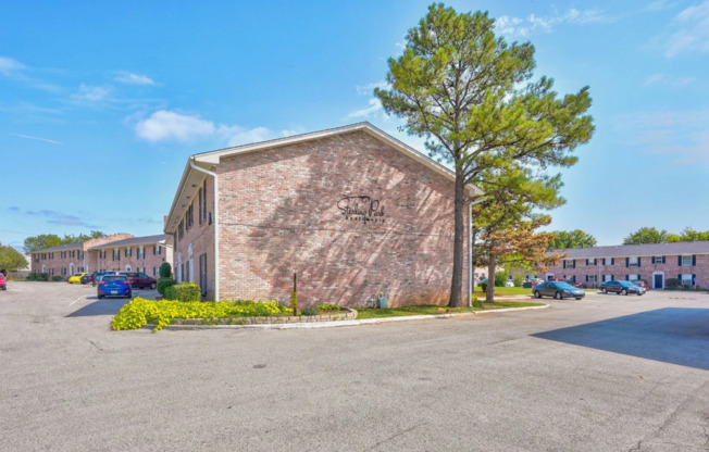 2 beds, 1.5 baths, 925 sqft, $800