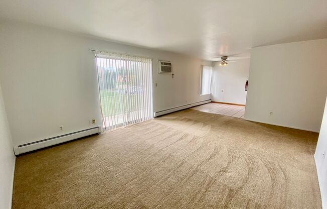 2 beds, 1 bath, 900 sqft, $1,345, Unit 2