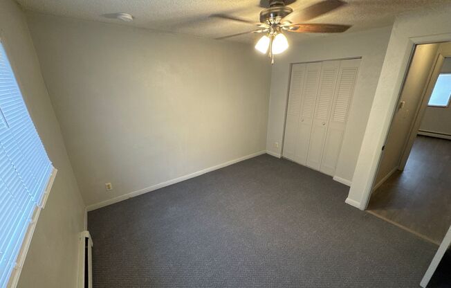 2 beds, 1 bath, $700, Unit 01