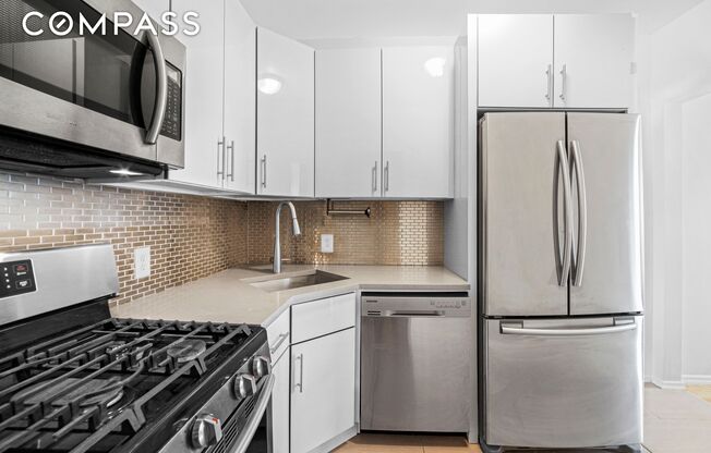 2 beds, 1 bath, $4,500, Unit A10