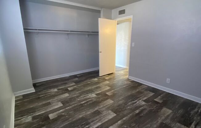 2 beds, 1 bath, 900 sqft, $1,051, Unit 16E