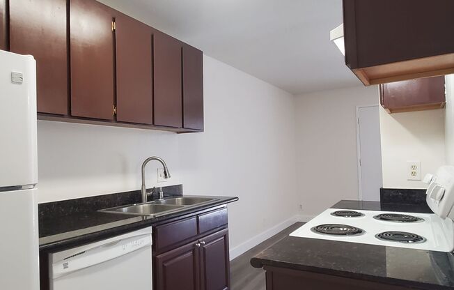 2 beds, 1 bath, $2,495