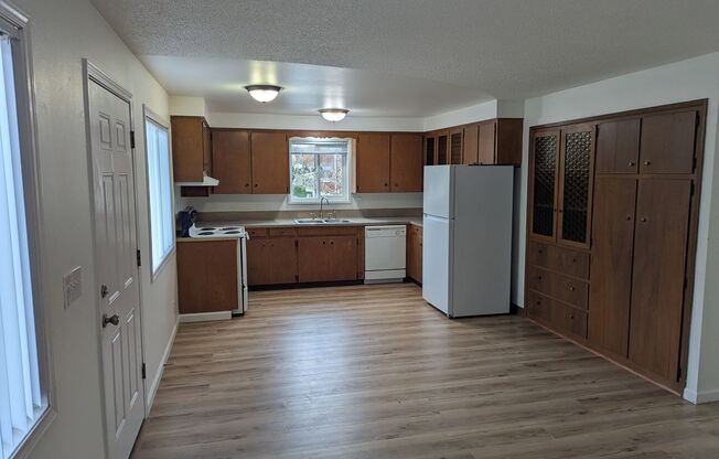 2 beds, 1 bath, 780 sqft, $1,325, Unit 1628