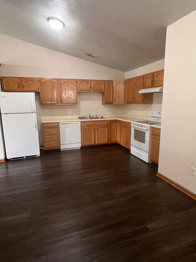 3521/3523 E Thornhill Circle