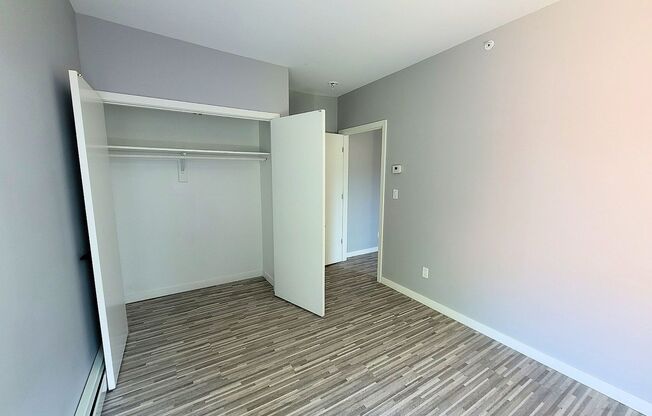 1 bed, 1 bath, 403 sqft, $1,750, Unit 222-224 Broadway - 4