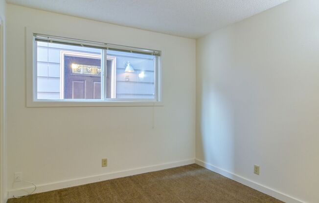 2 beds, 1 bath, $1,600, Unit 5