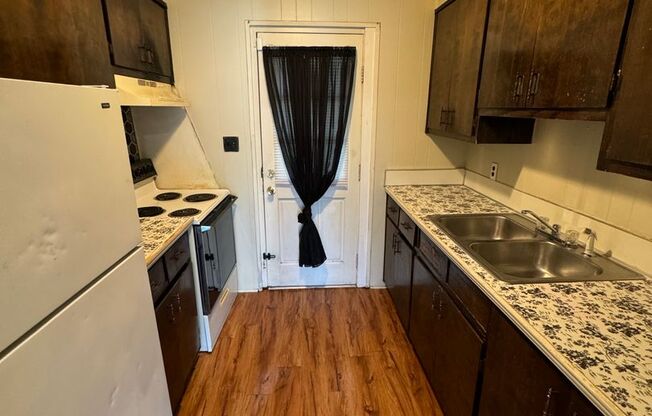 2 beds, 1 bath, 787 sqft, $750