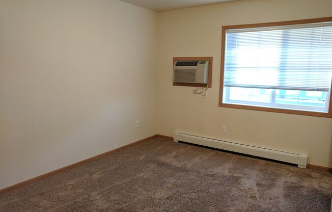 3 beds, 2 baths, 1,238 sqft, $1,410, Unit 615-301