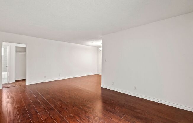 One-of-a-Kind 2-Bedroom Apartment in Prime Pico-Robertson Location!