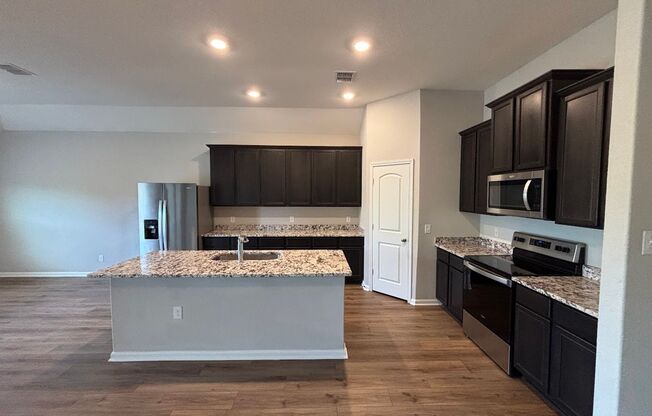 Gorgeous 4BD Brand New Home in High top Ridge