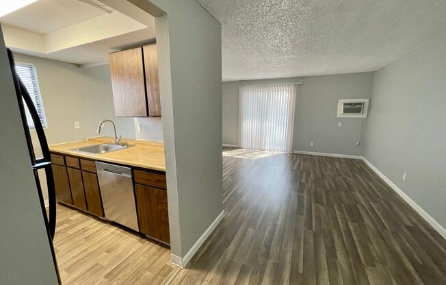 2 beds, 1 bath, 850 sqft, $1,075, Unit 201