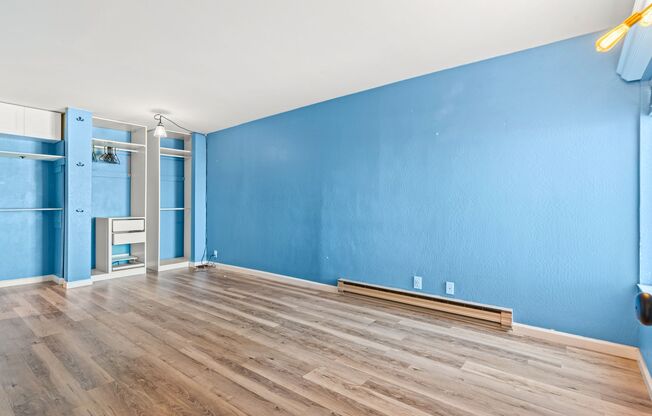 Shoreline Serenity: Modern Condo Steps from Alameda Beach