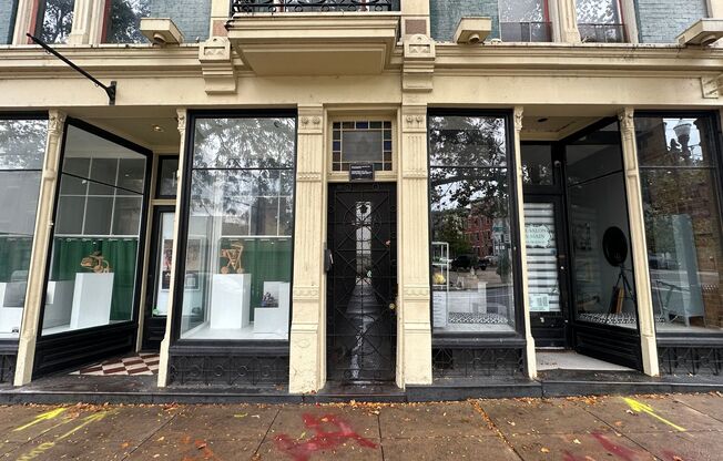 1435 Main St