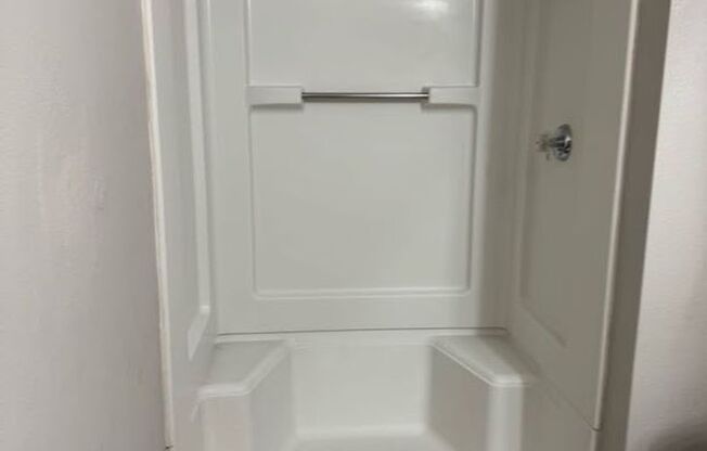 2 beds, 2 baths, 1,070 sqft, $1,595, Unit 12-104