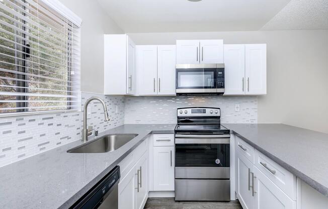 STAINLESS STEEL APPLIANCES WITH GLASS TOP STOVE